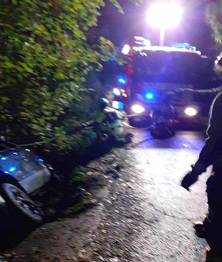Imagen secundaria 2 - Dos mujeres, a punto de caer por un terraplén en Igeldo