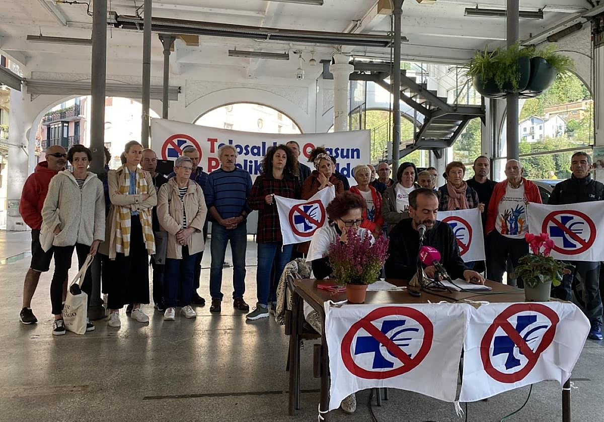 Miembros de la plataforma ciudadana TOPA en su última comparecencia del Tinglado.