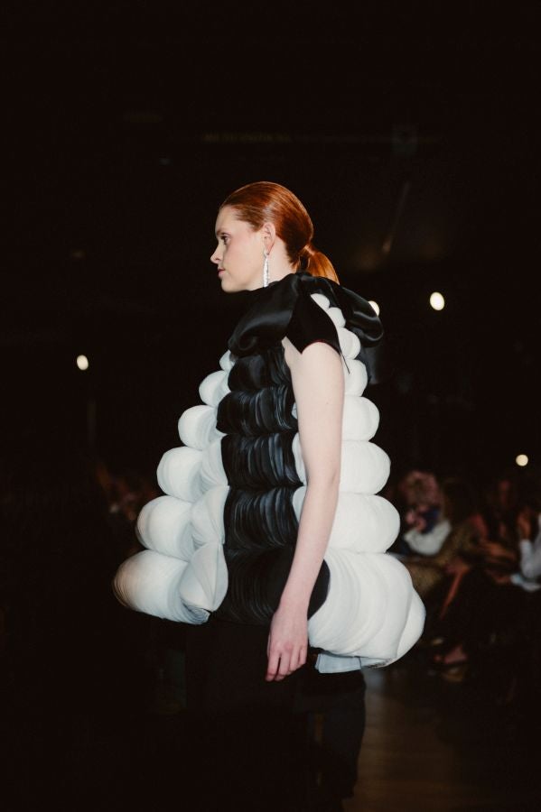 Desfile de Isabel Sanchis en Balenciaga