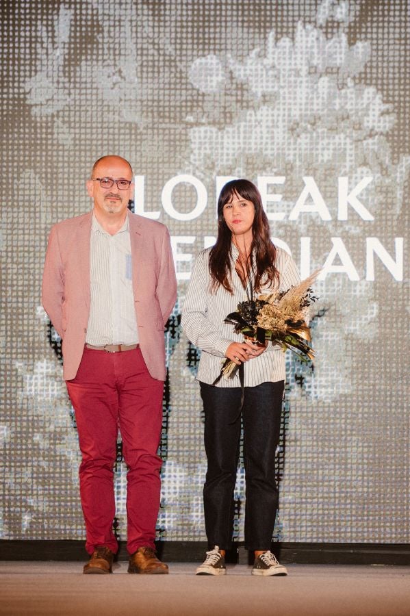 Loreak Mendian fusiona formas atemporales