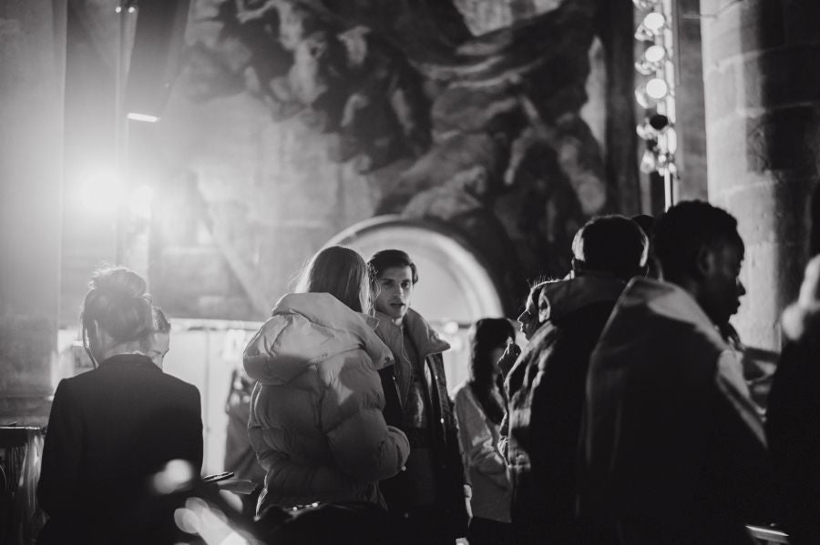 Loreak Mendian fusiona formas atemporales