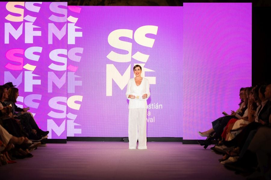 Loreak Mendian fusiona formas atemporales