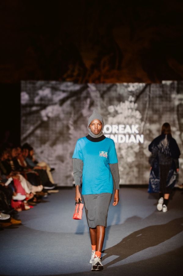 Loreak Mendian fusiona formas atemporales