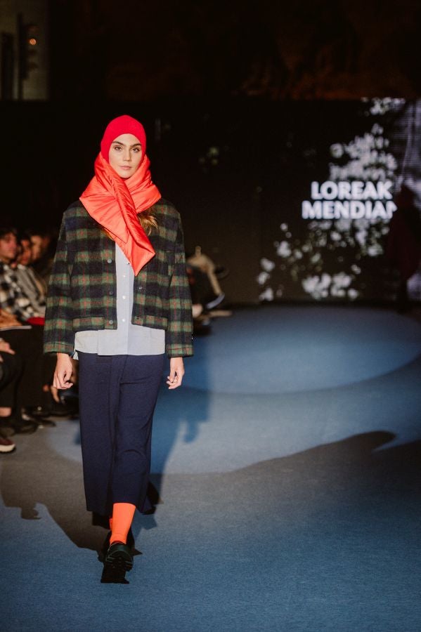 Loreak Mendian fusiona formas atemporales