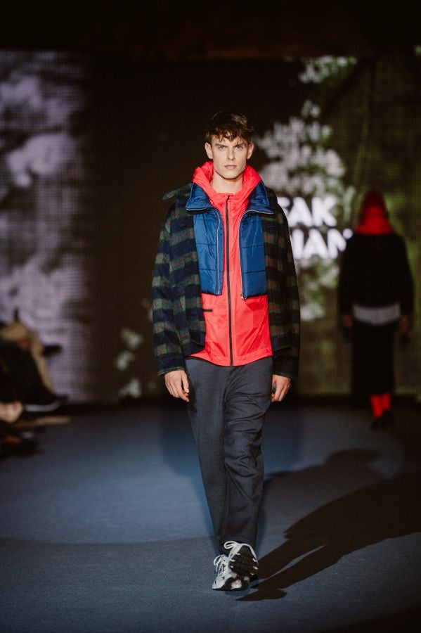 Loreak Mendian fusiona formas atemporales