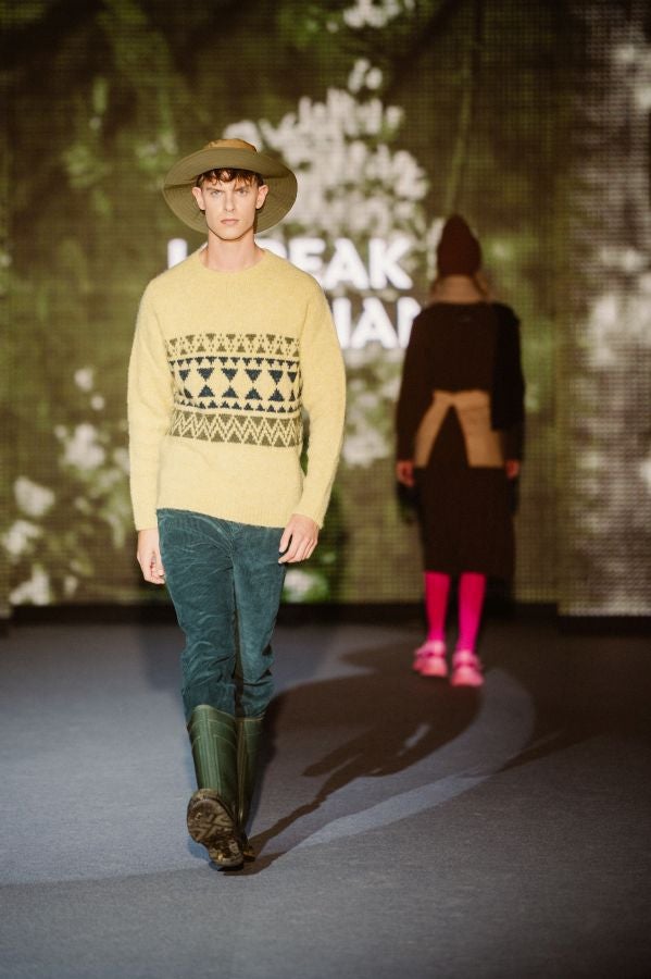 Loreak Mendian fusiona formas atemporales