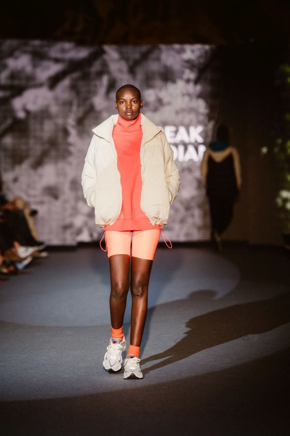 Loreak Mendian fusiona formas atemporales