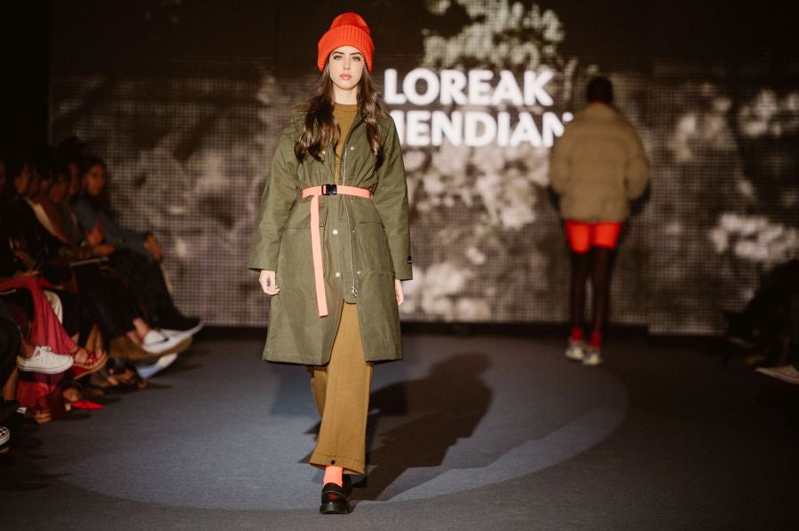 Loreak Mendian fusiona formas atemporales