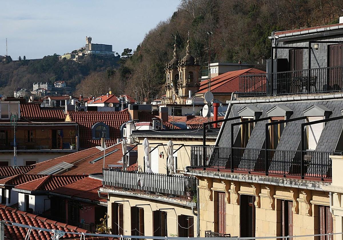 Levantes retranqueados en edificios de la Parte Vieja.