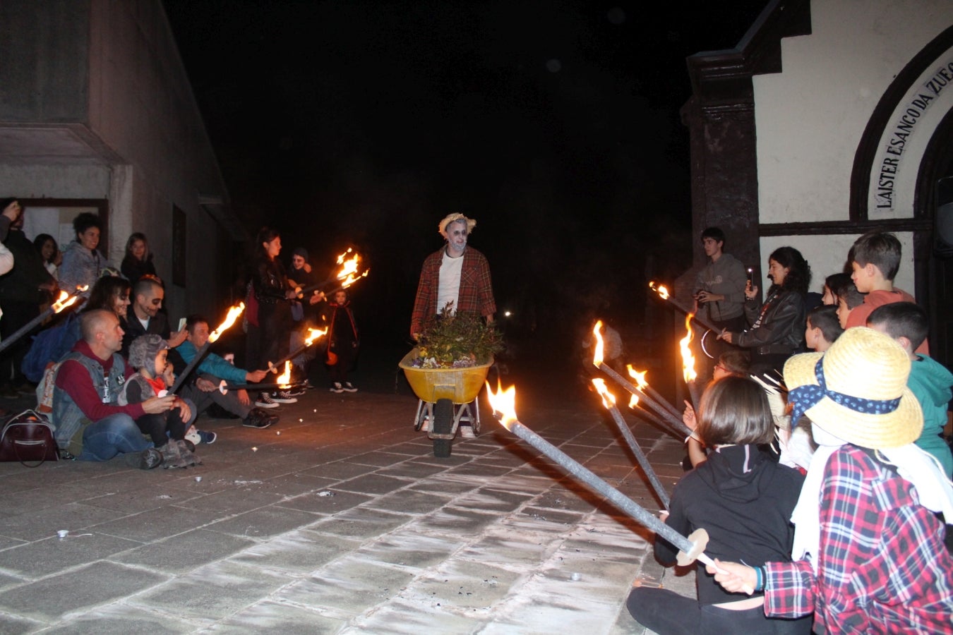 Hernani festeja Gau Beltza