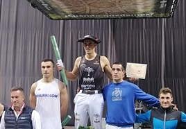 El aizkolari Iker Vicente demuestra su poderío de principio a fin