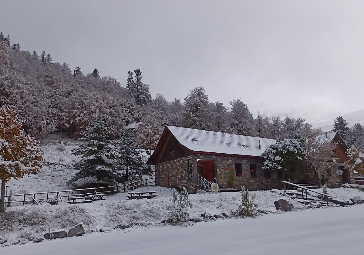 Imagen a primera hora del día en el Refugio de Liza ubicado en el valle de Ansó de Huesca a 1.340 metros de altitud