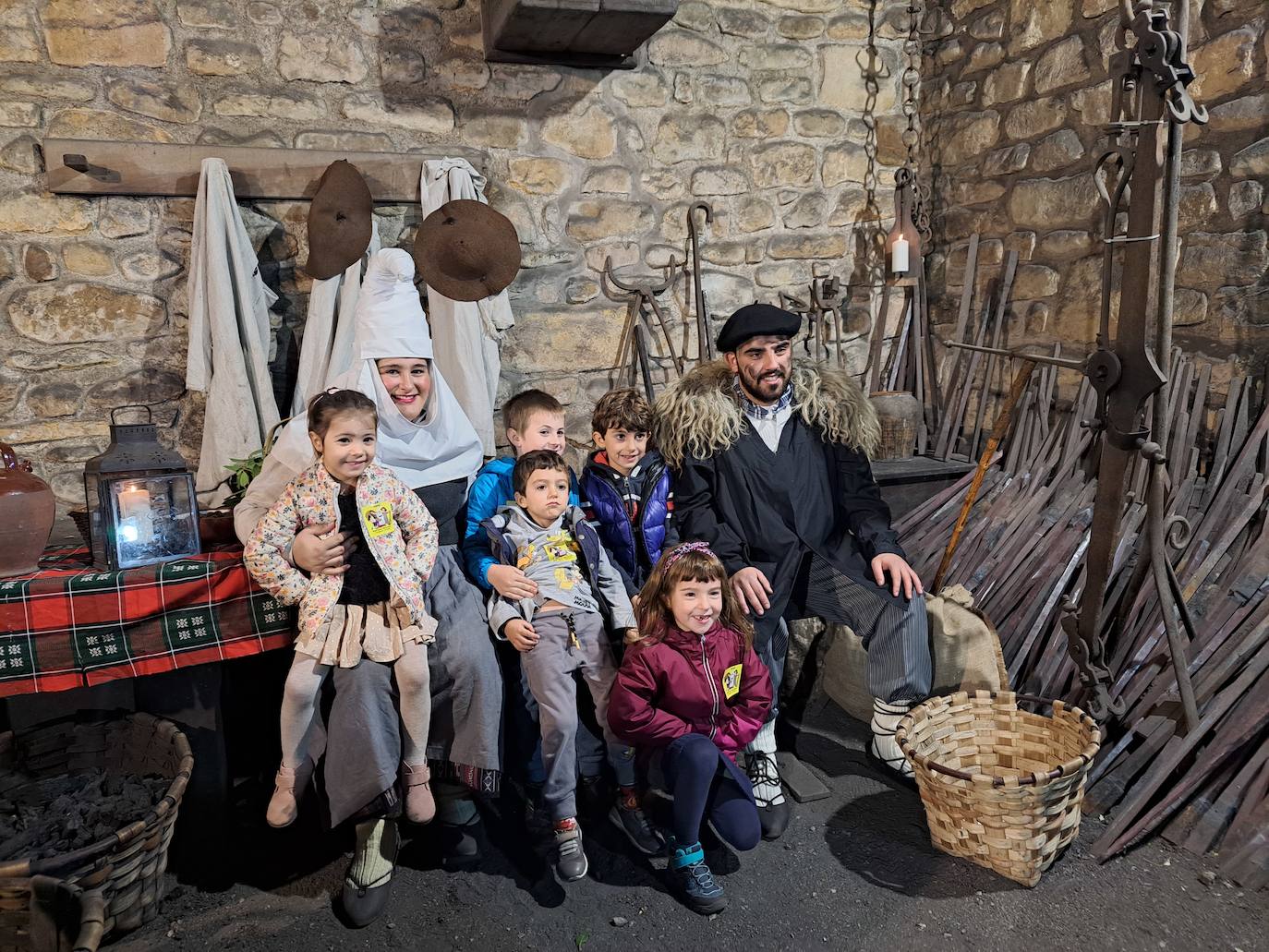 Olentzero eta Mari Domingiren bisitak Mirandaolan izan dira