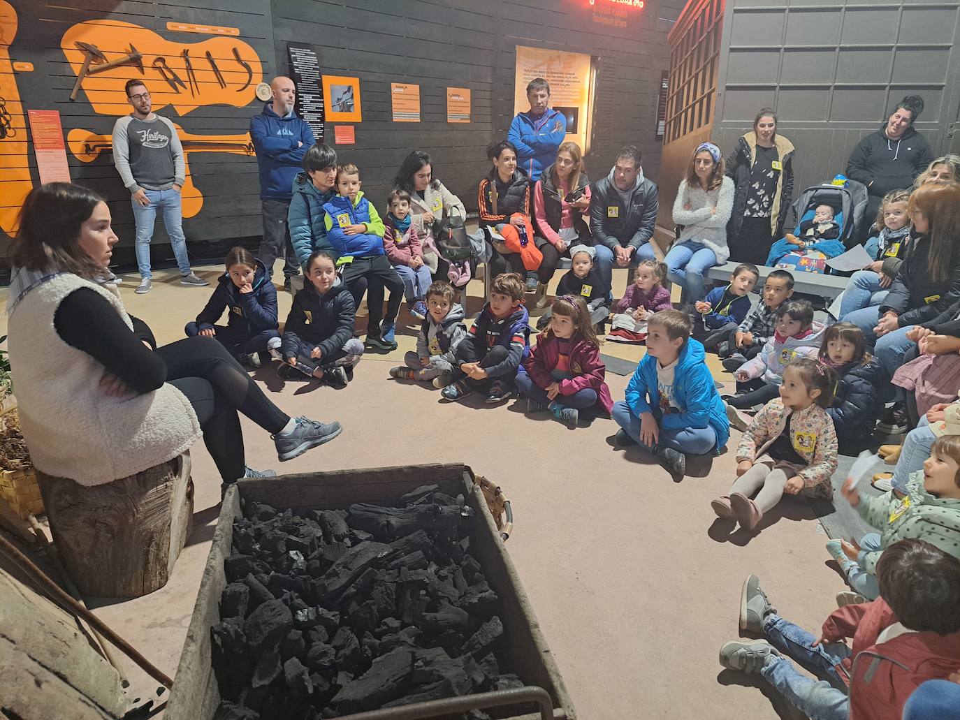 Olentzero eta Mari Domingiren bisitak Mirandaolan izan dira