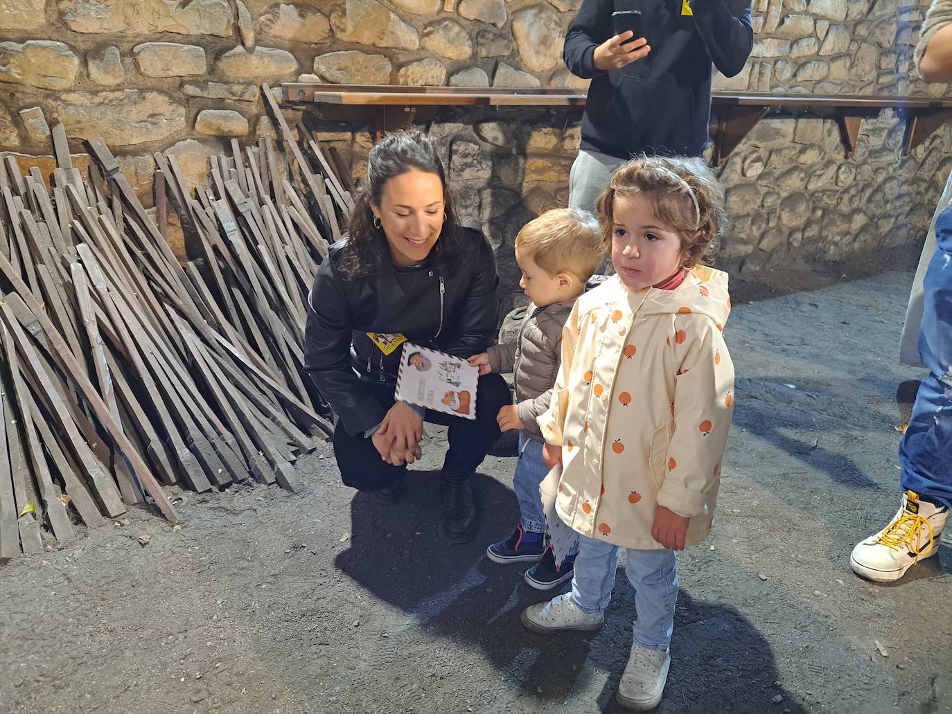 Olentzero eta Mari Domingiren bisitak Mirandaolan izan dira