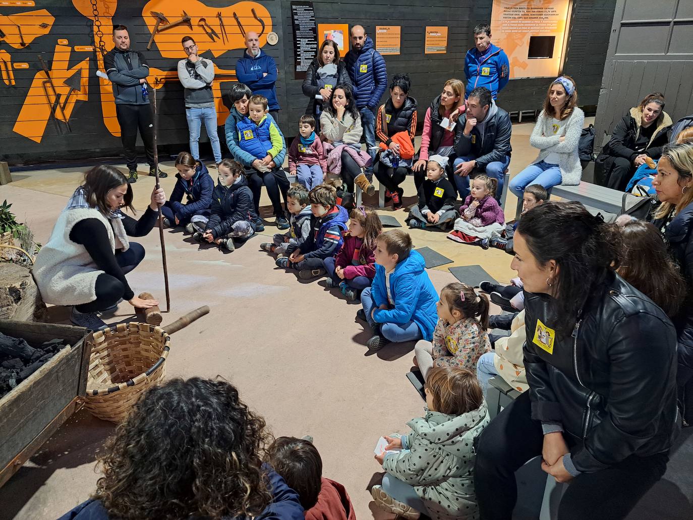 Olentzero eta Mari Domingiren bisitak Mirandaolan izan dira