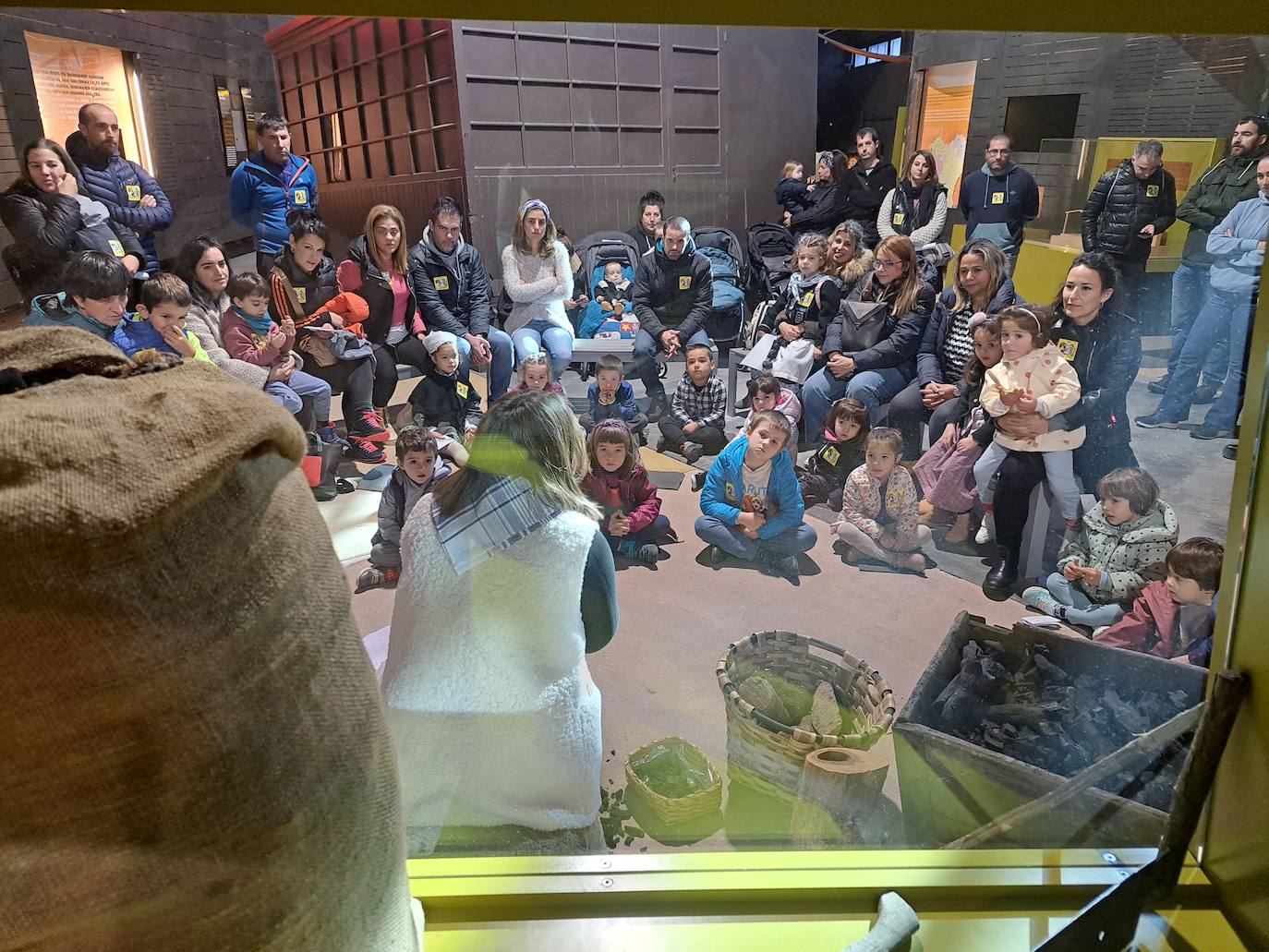 Olentzero eta Mari Domingiren bisitak Mirandaolan izan dira