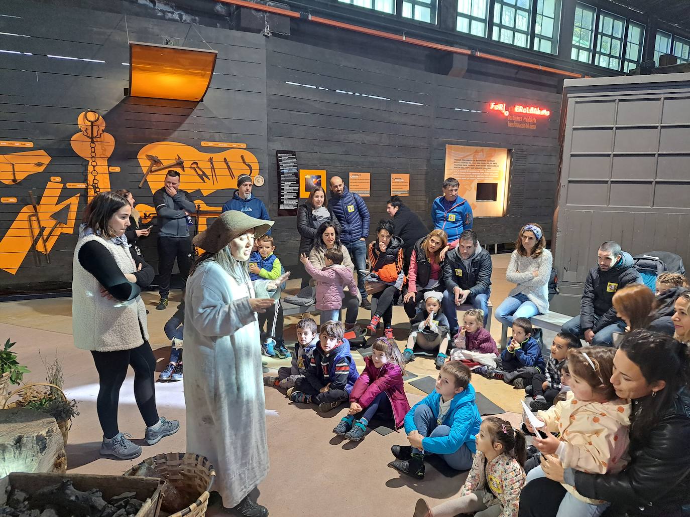 Olentzero eta Mari Domingiren bisitak Mirandaolan izan dira