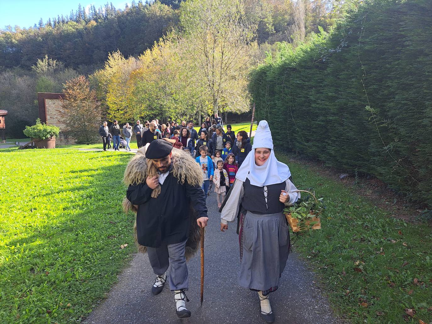 Olentzero eta Mari Domingiren bisitak Mirandaolan izan dira