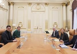 Reunión entre los representantes del PP y del Gobierno foral.