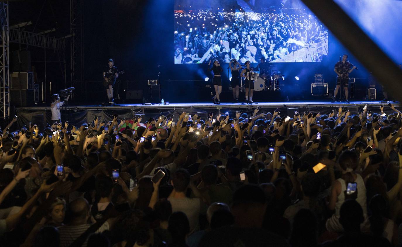 Huntza taldea, Donostiako Aste Nagusian Sagüesen eskaini zuen kontzertuan.