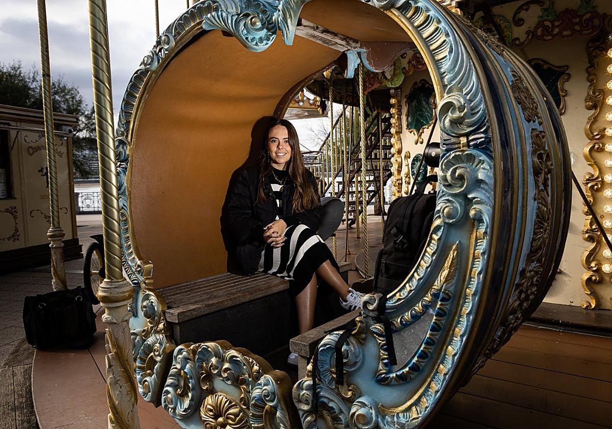 Una directora de producto, en la carroza que fue calabaza teledirigida. Natalia, en Alderdi Eder.