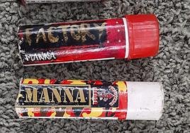 Carcasas de las bengalas de humo recogidas en Anoeta en la noche de ayer en el encuentro entre Real Sociedad y Benfica.