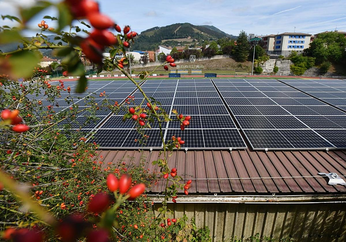 Placas en el campo de fútbol de Argixao, en Zumarraga.