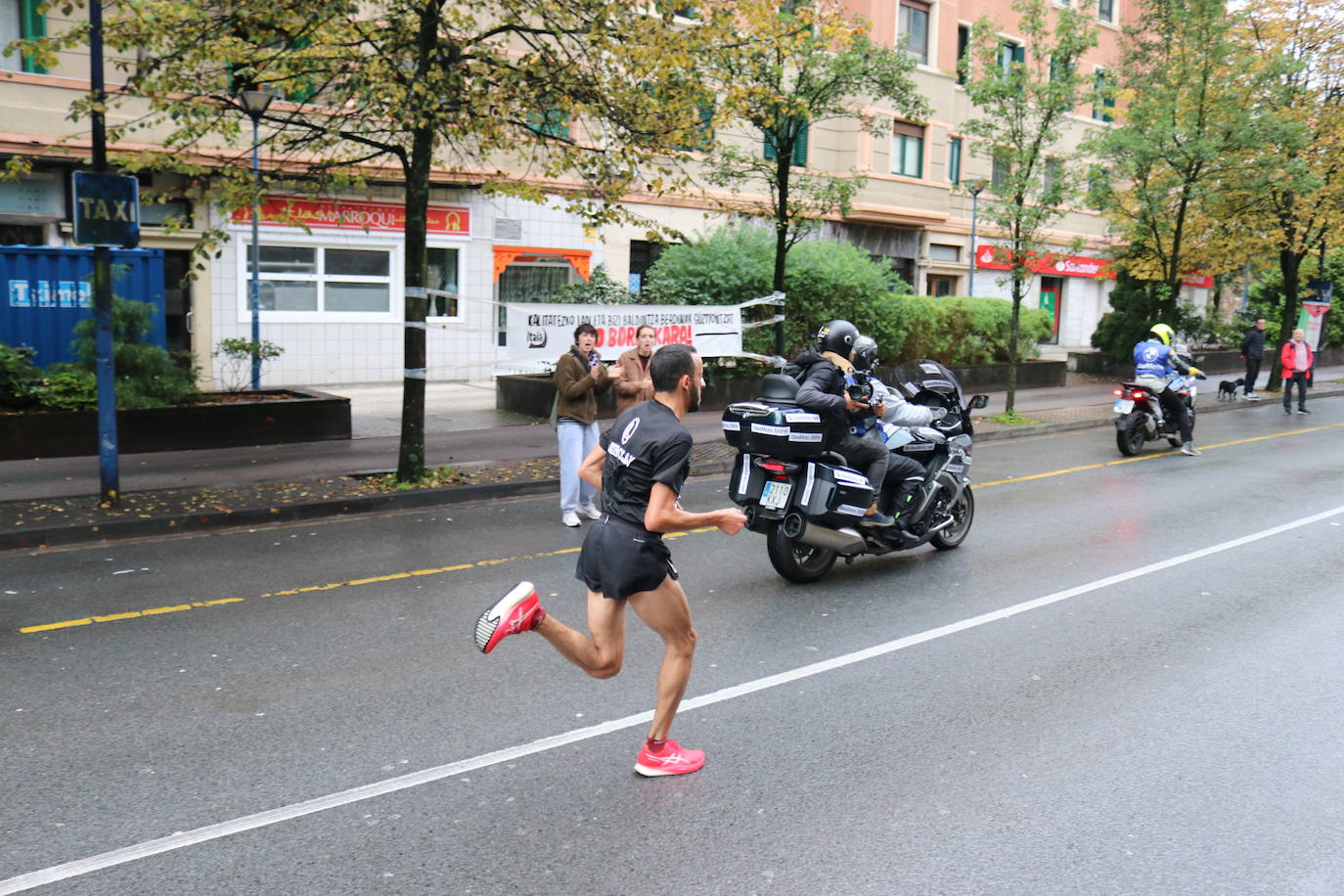 Fotos de la Behobia-San Sebastián 2023 a su paso por Errenteria