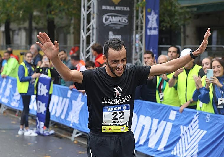 Lachgar, se ha mostrado emocionado a su llegada a meta.