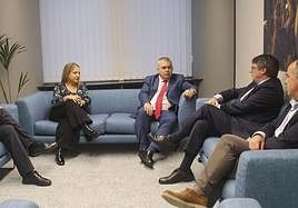 Los socialistas Javier Moreno, Iratxe García y Santos Cerdán se entrevistaron el 30 de octubre en Bruselas con Carles Puigdemont y Jordi Turull.