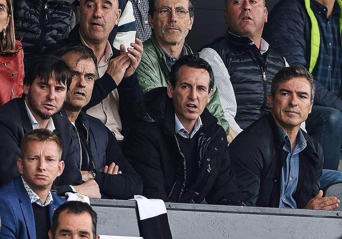 Igor Emery, Josu Reta, Unai Emery y Juan Mancisidor en el palco del Stadium Gal de Irun.