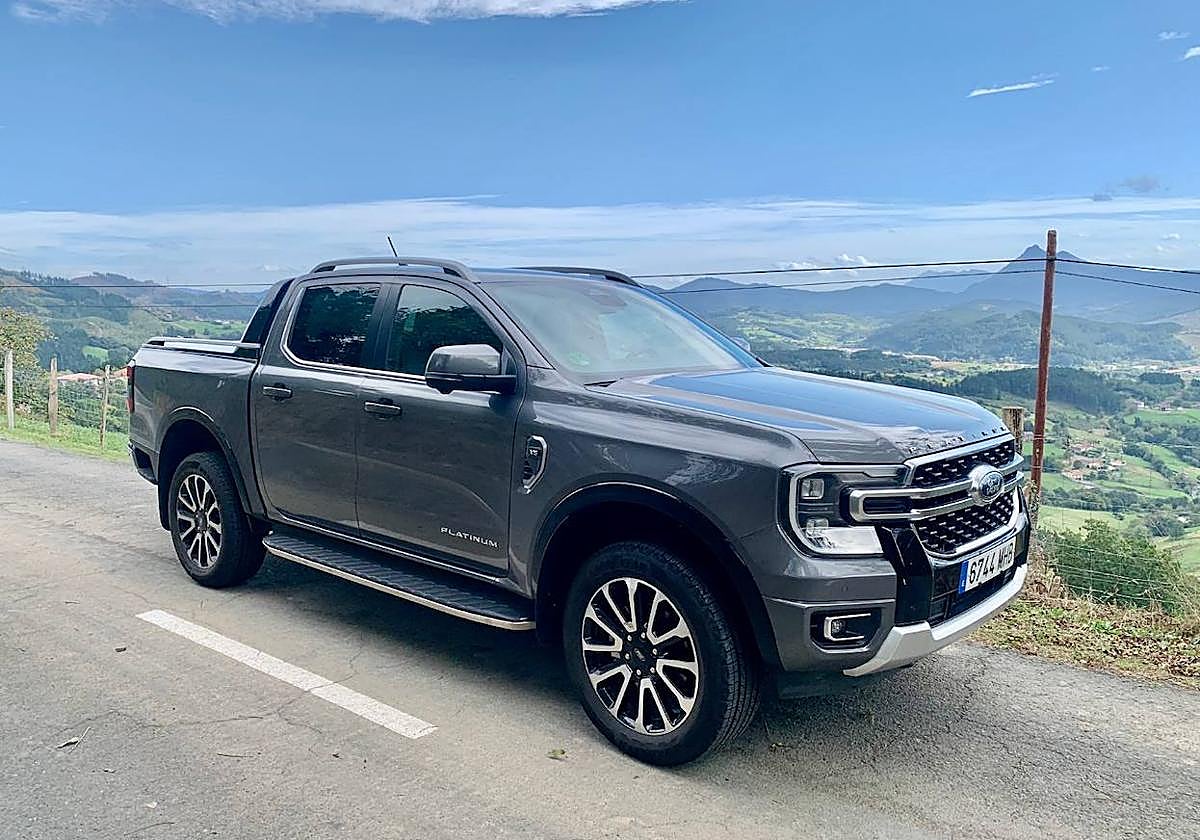 Ford Ranger Platinun, una pick-up bien equipada y apropiada para todo terreno