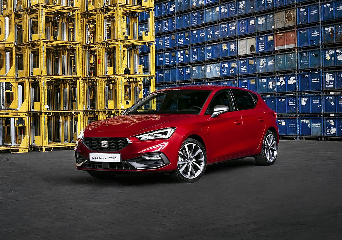 Imagen principal - Seat cumple 70 años de su primer modelo 1400, todo un hito