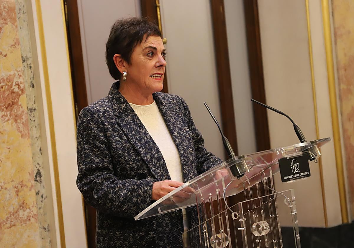 Mertxe Aizpurua en la rueda de prensa posterior a la primera sesión de investidura.