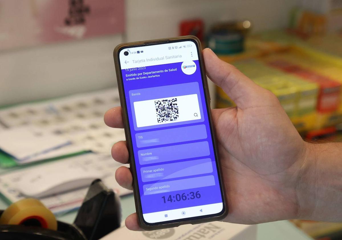 La tarjeta individual sanitaria digital en un teléfono móvil