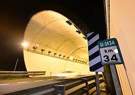 El túnel del puerto de Azkarate en el que se ha producido el mortal accidente.