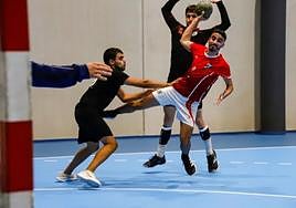Unax Jiménez, jugador del sénior masculino de balonmano.