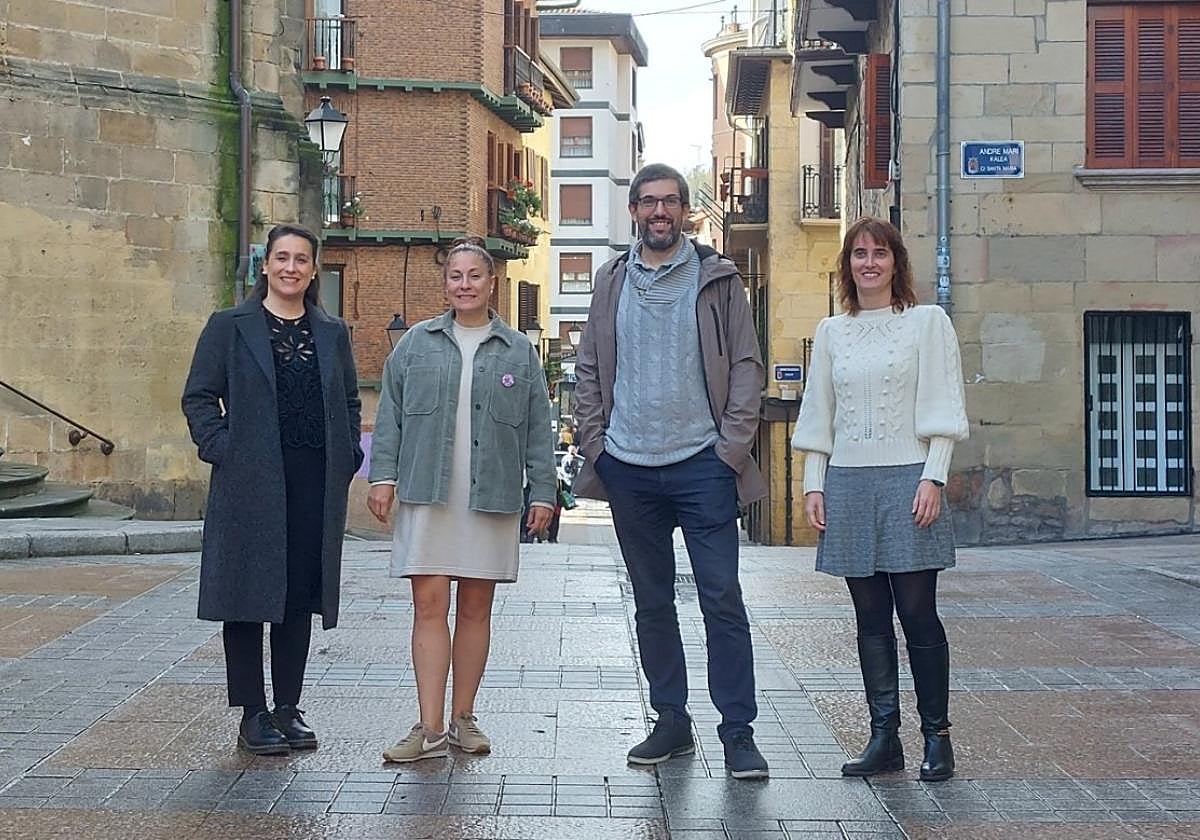 De izquierda a derecha: Ana Otxoa, Maite Gartzia, Alain Ayerdi y Edurne Loyarte.