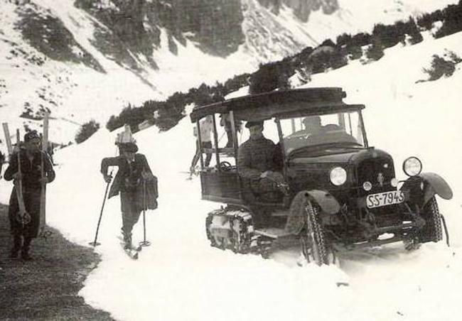 Llegando a Candanchú en un coche-oruga en 1931.