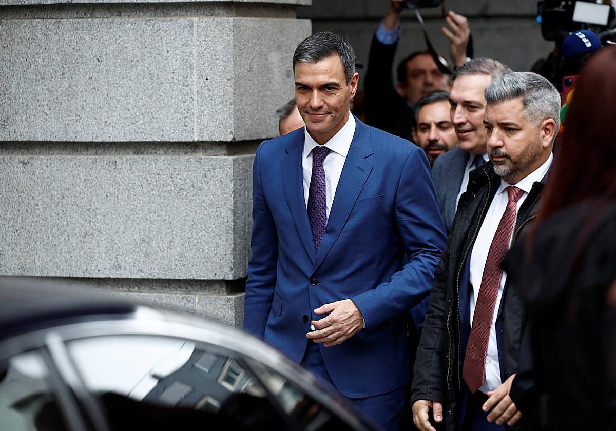 Pedro Sánchez abandona el Congreso de los Diputados, este miércoles.