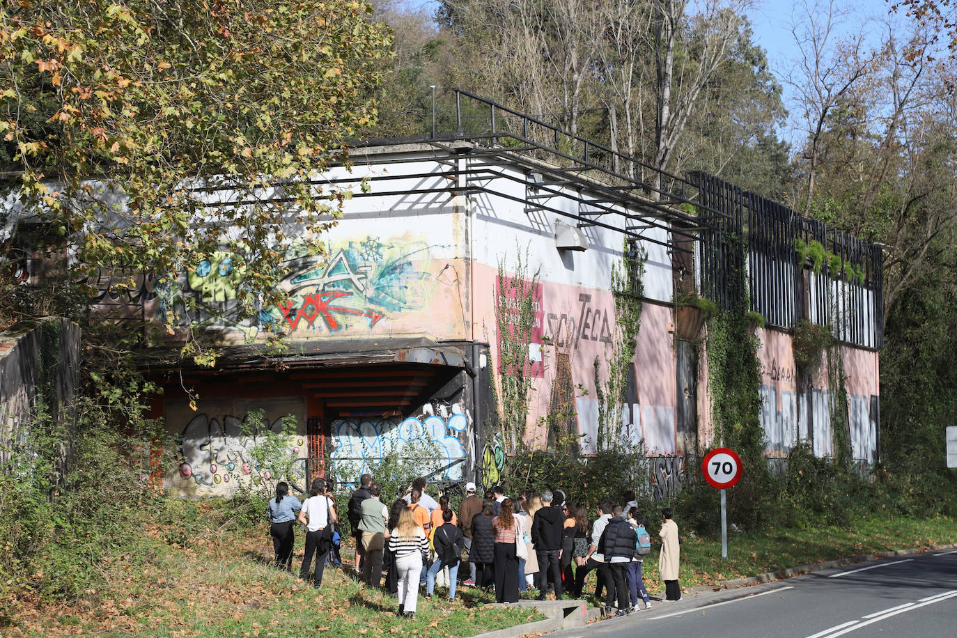 Cuarenta personas han revivido la ruta del bakalao en Gipuzkoa.