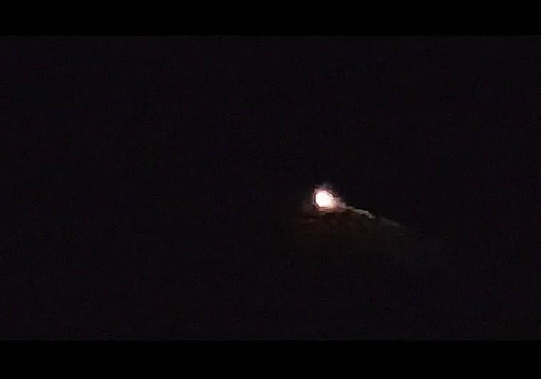 Momento en el que el objetivo volador no identificado ha surcado el cielo de Irun.