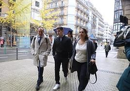 El hermano de Santi Coca, en el centro de la imagen.