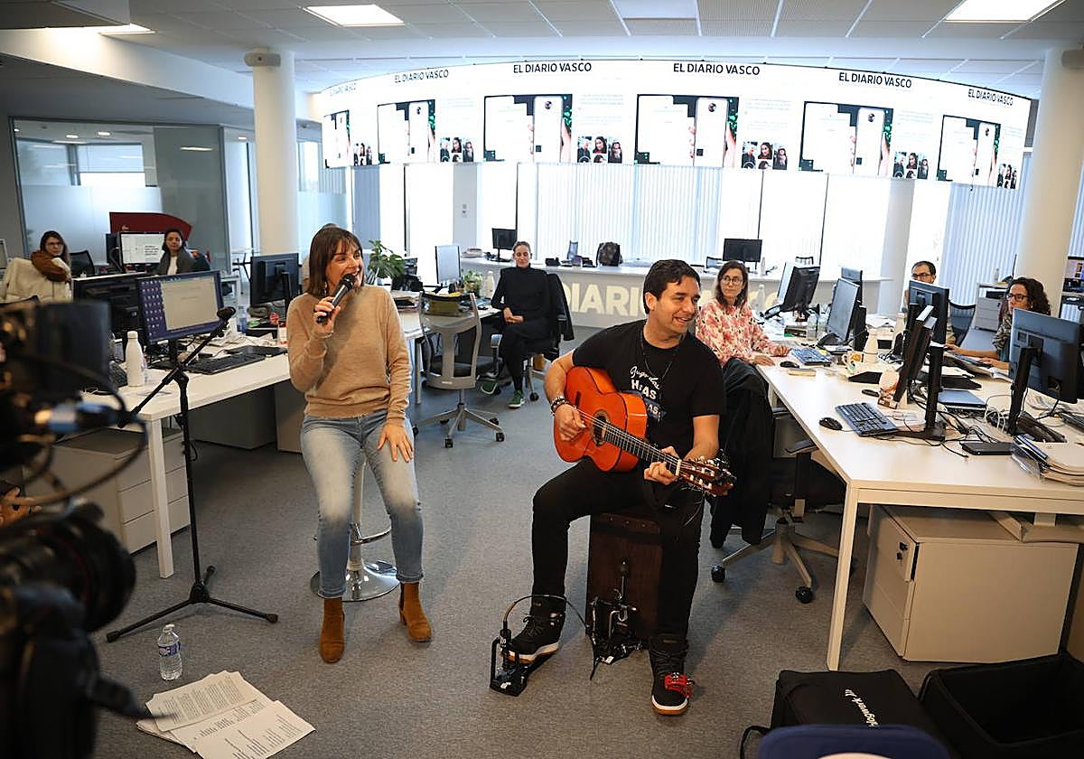 Así ha sido el concierto en exclusiva de Anne Etchegoyen en la redacción de DV