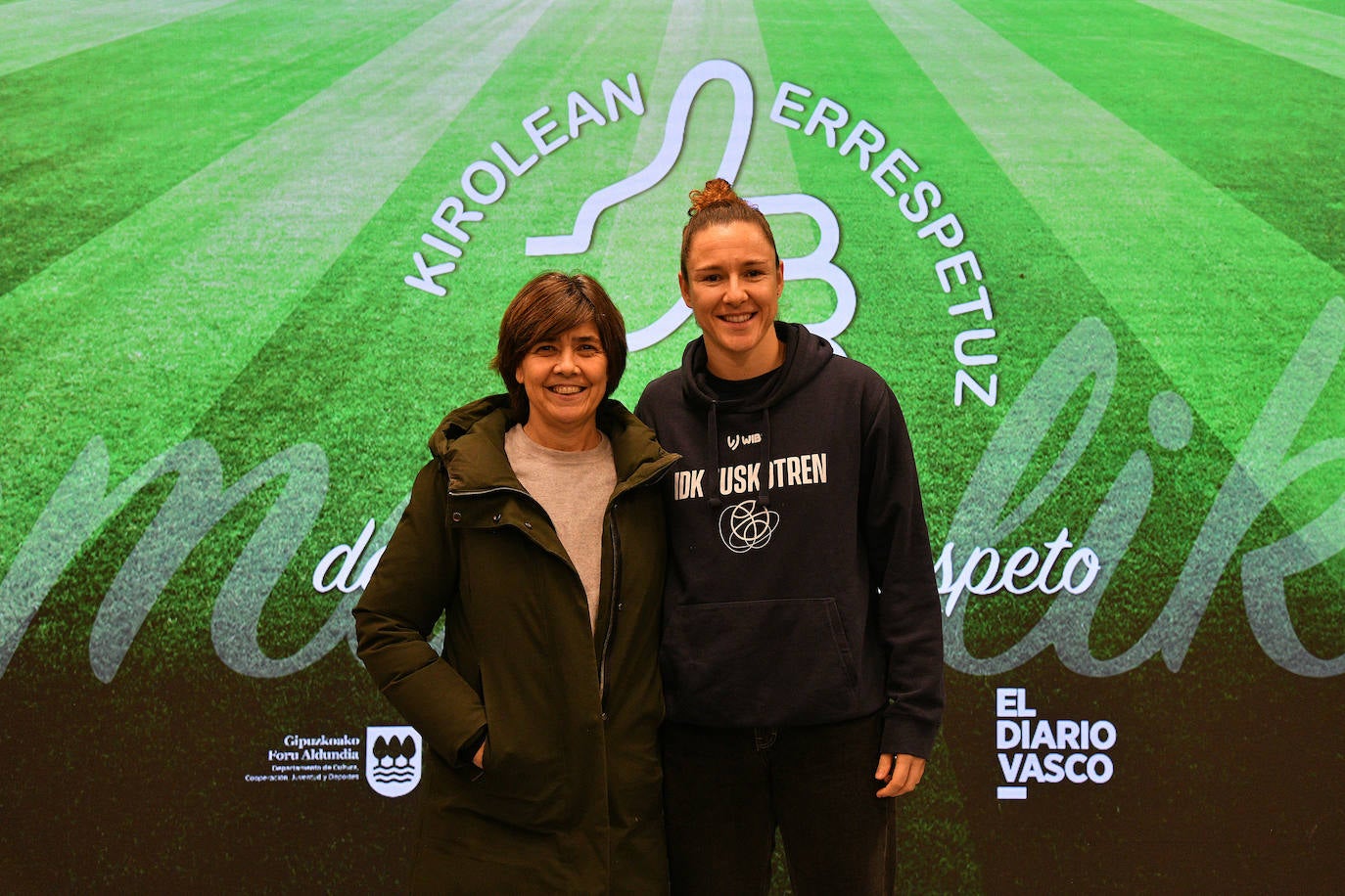 Carmen Muguruza, presidenta del IDK Euskotren, y María España, jugadora del IDK Euskotren.