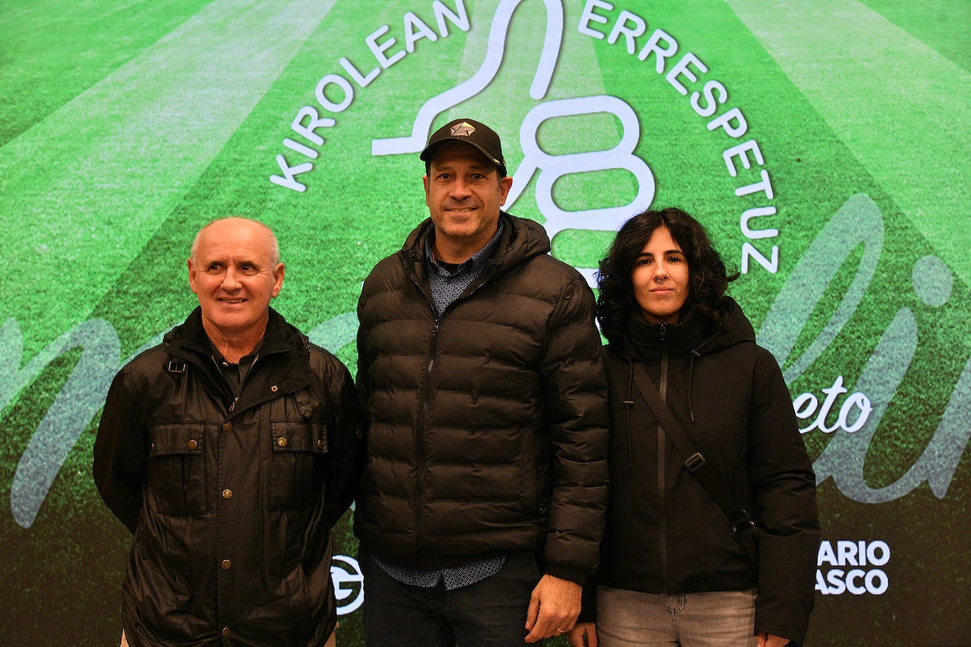 Tito Marcelino, entrenador del Txuri, José Ruiz de Galarreta e Irene Senac, entrenadora del Txuri femenino.