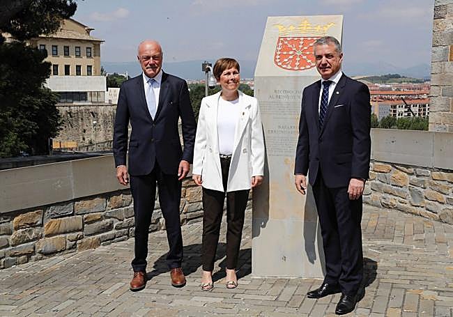 Eurorregión. Alain Rousset, Uxue Barkos e Iñigo Urkullu en una reunión en Baiona para promover el eje Atlántico.