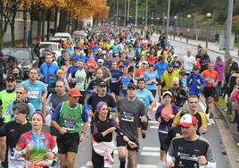 Participantes de la Maratón de San Sebastián, en una foto de archivo.
