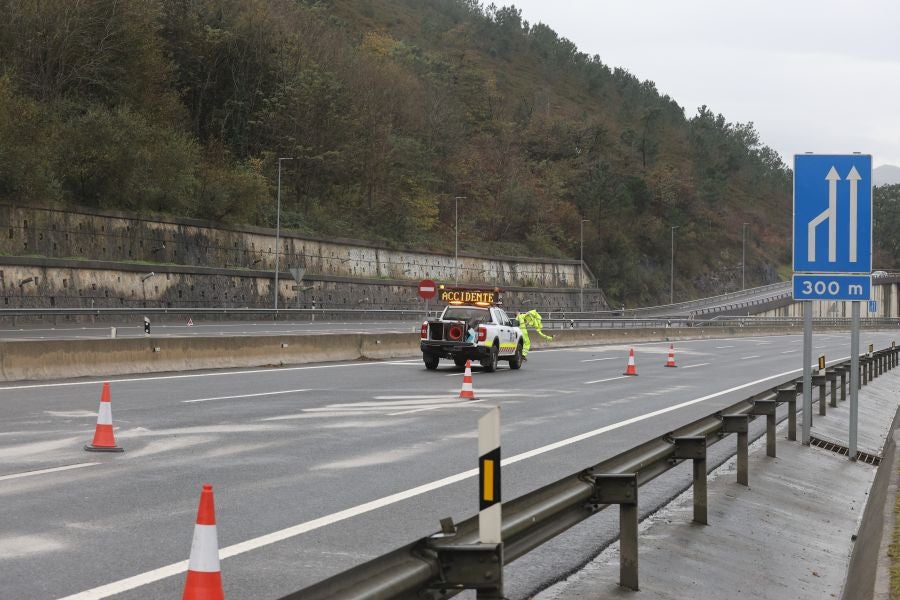 Un accidente múltiple colapsa la AP-8